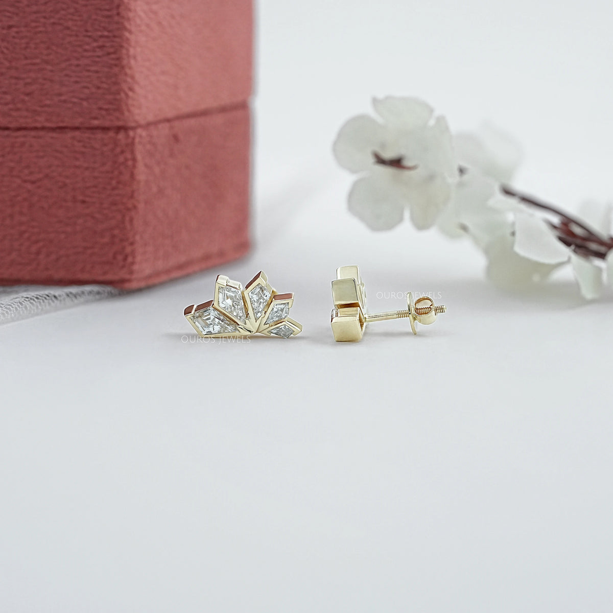 Boucles d'oreilles puces Trio à entourage de diamants taille rose