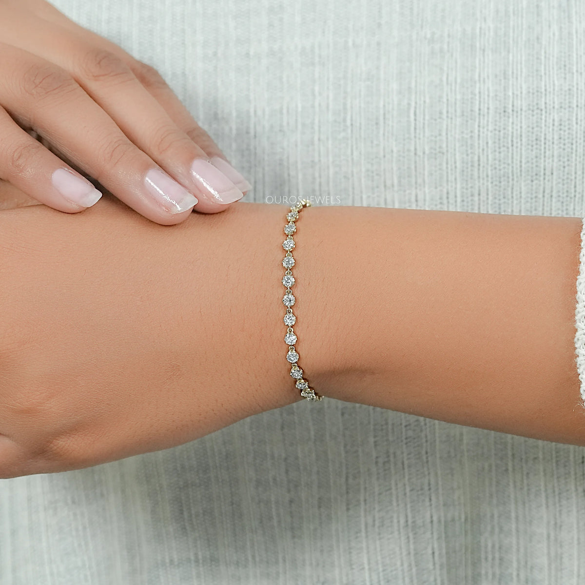 Bracelet tennis à sertissage clos avec diamants de laboratoire ronds de 3,00 mm