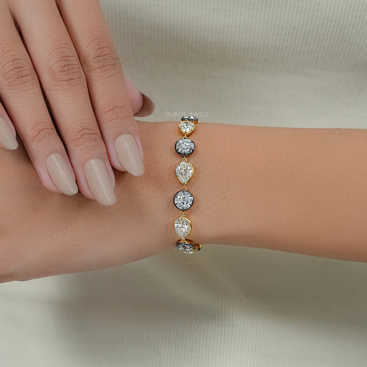 Bracelet tennis à sertissage clos avec diamants de laboratoire ronds de 3,00 mm