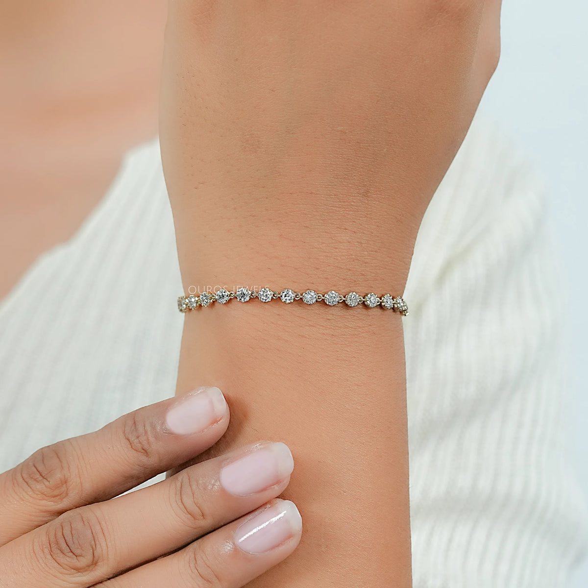 Bracelet tennis à sertissage clos avec diamants de laboratoire ronds de 3,00 mm
