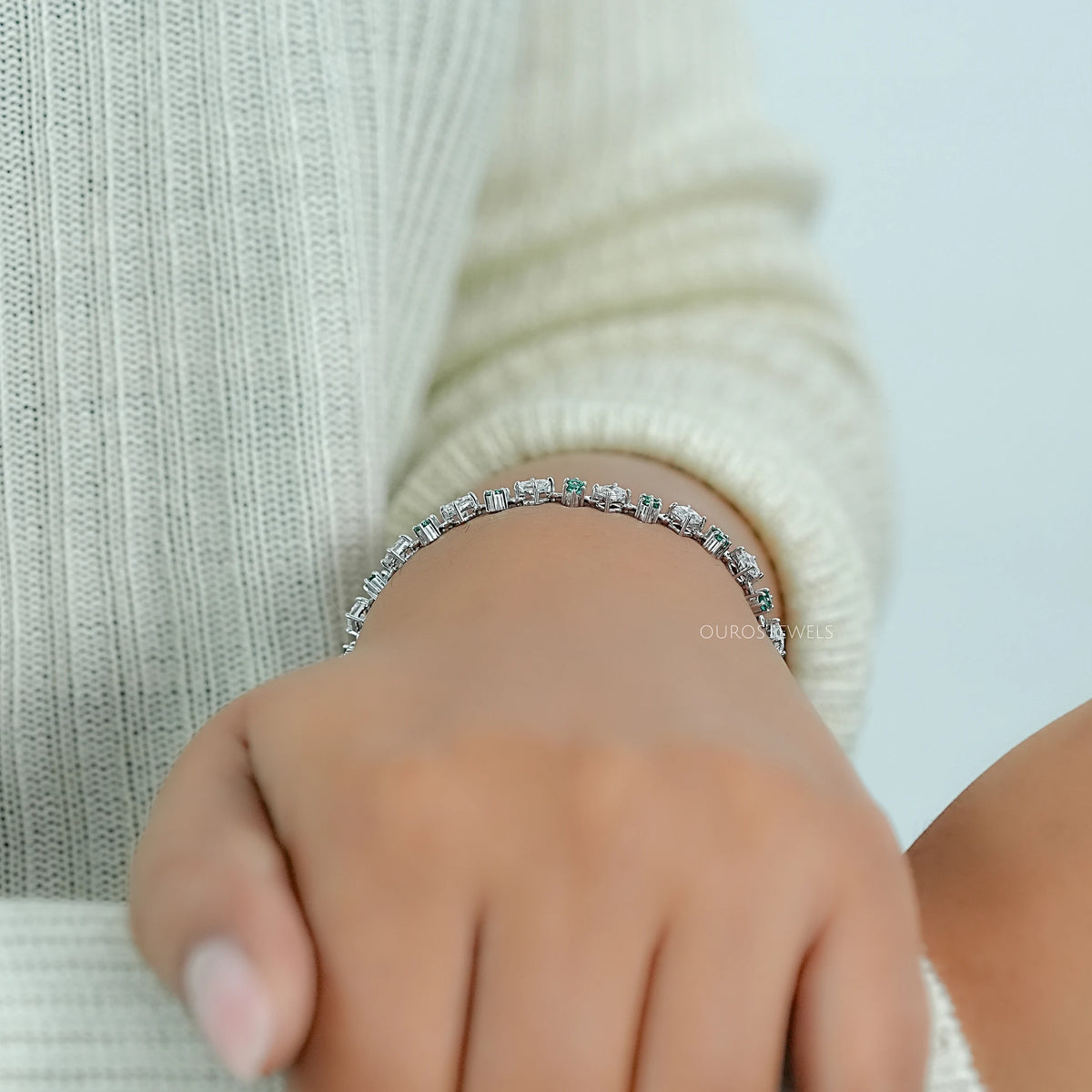 Bracelet à trois pierres rondes en saphir