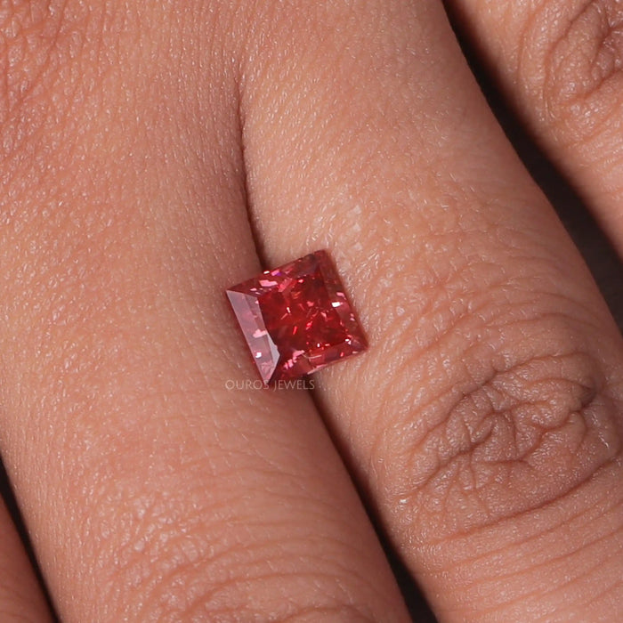 Diamant de laboratoire taille princesse rouge de 2,00 carats