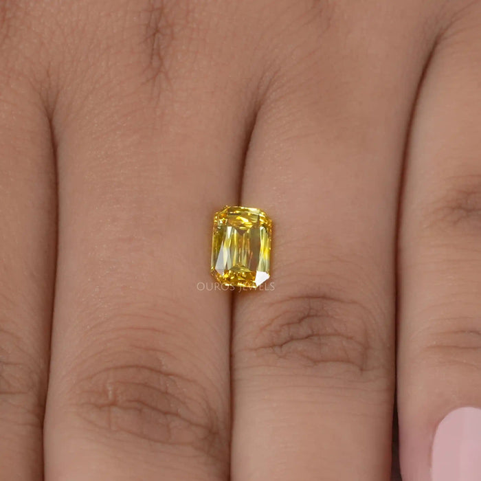 Diamant de laboratoire jaune à taille croisée de 2,05 carats