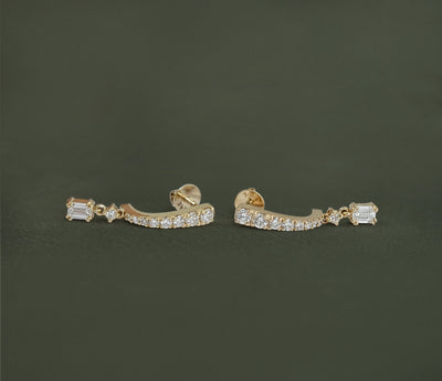 Boucles d'oreilles pendantes avec émeraude et diamant taille ronde 