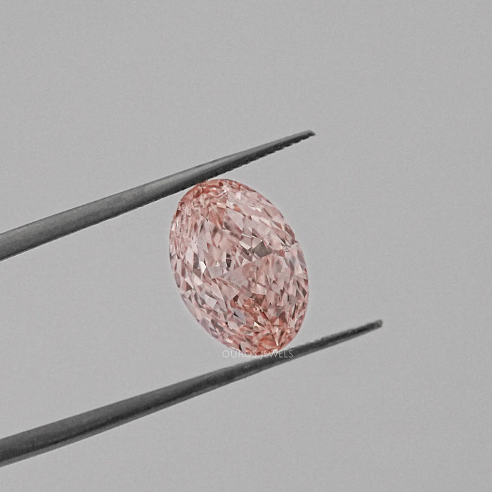 Diamant de laboratoire taille ovale rose intense fantaisie