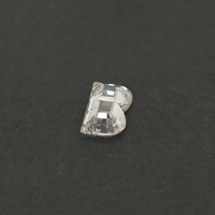 Lettre de l'alphabet B, diamant cultivé en laboratoire