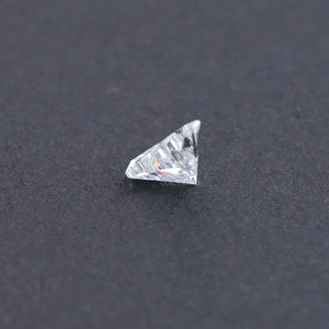 Diamant de laboratoire de forme antique à taille de taureau