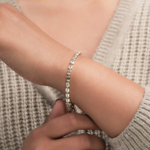 Bracelet de tennis avec diamants cultivés en laboratoire à taille criss et sertis clos