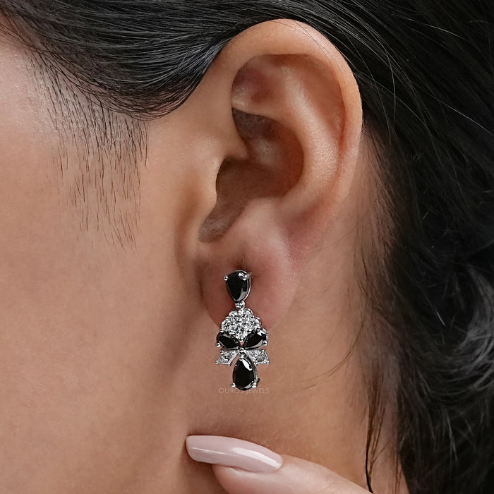 Boucles d'oreilles pendantes en forme de grappe de diamants noirs taille poire