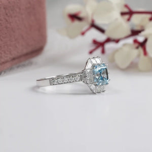 Bague fantaisie avec diamant de laboratoire taille Asscher bleu halo et accent