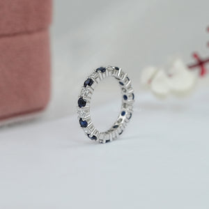 Alliance en saphir bleu et diamant