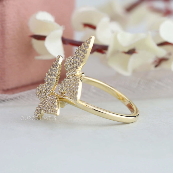 Bague d'anniversaire en forme de papillon avec diamants ronds