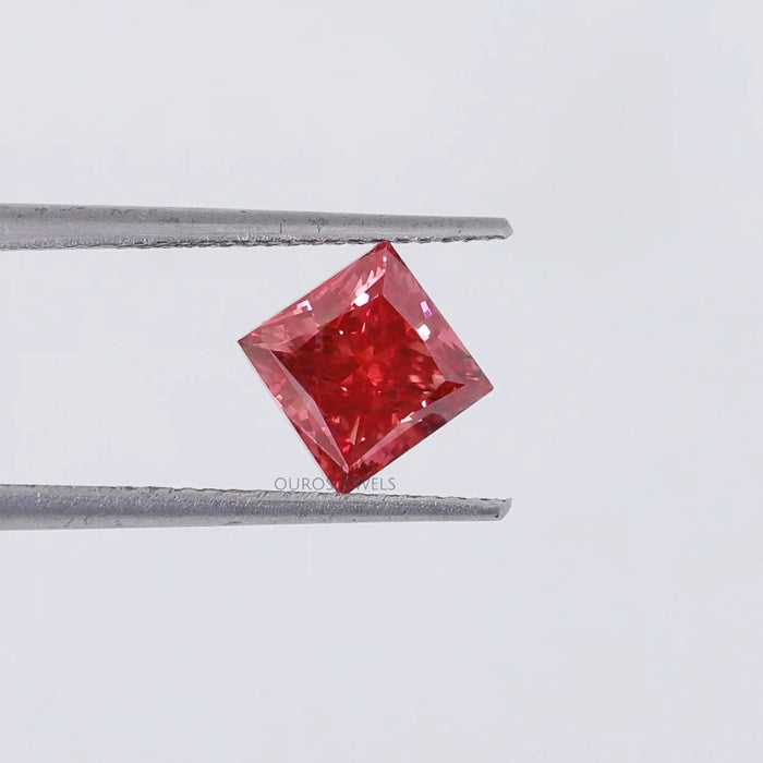 Diamant de laboratoire taille princesse rouge de 2,00 carats