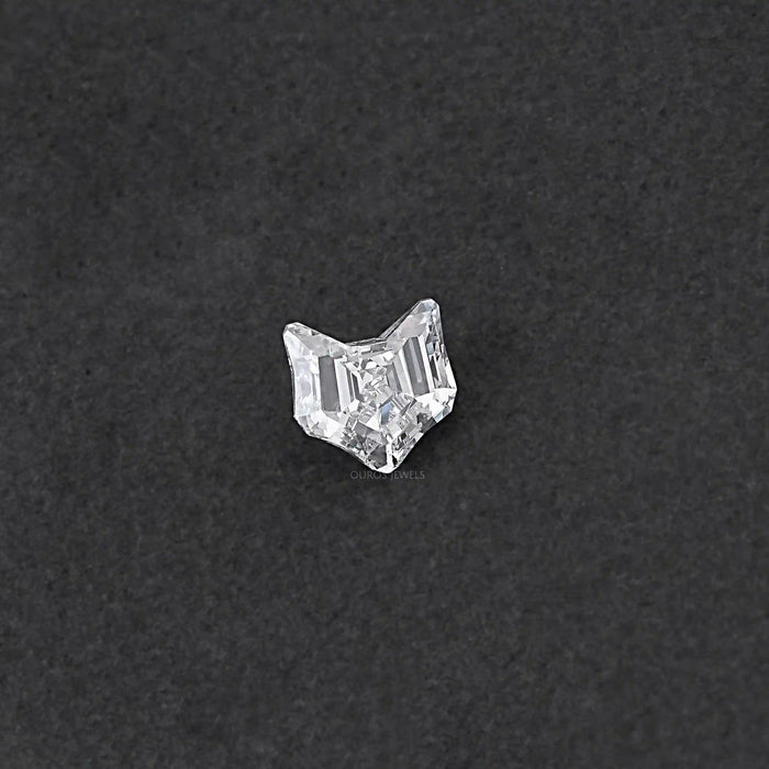 Diamant de laboratoire taillé en forme de tête de chat de forme antique 