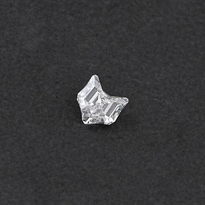 Diamant de laboratoire taillé en forme de tête de chat de forme antique 