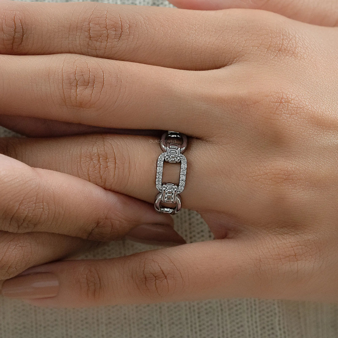 Round Lab Diamond Chain Link Ring Ring