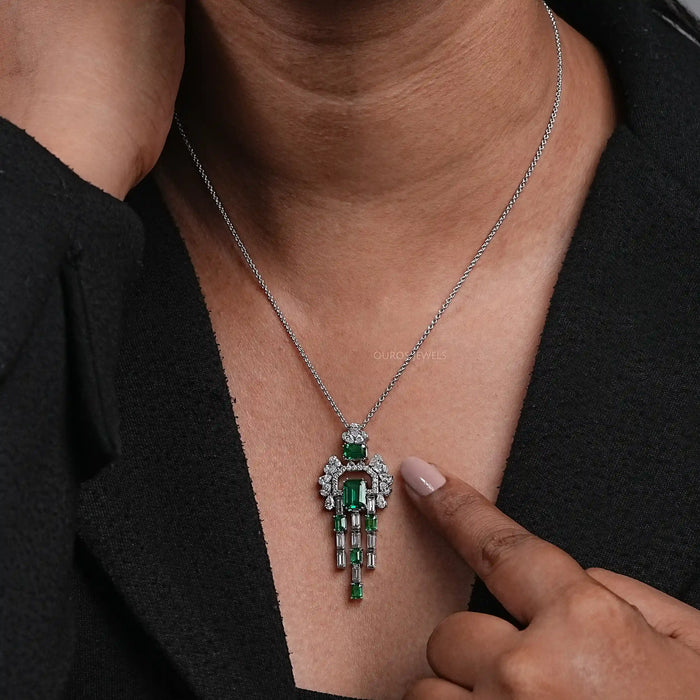 Pendentif en grappe de diamants et de pierres précieuses