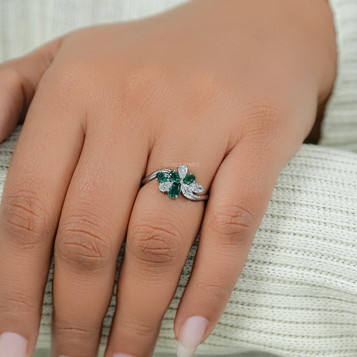 Bague avec pierre précieuse ronde rose et ruban de sensibilisation au cancer