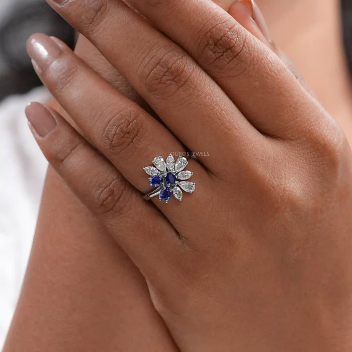 Bague en grappe de pierres précieuses à taille ovale en saphir bleu