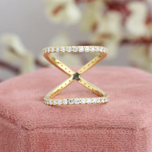 Bague en diamant taille ronde de style croisé