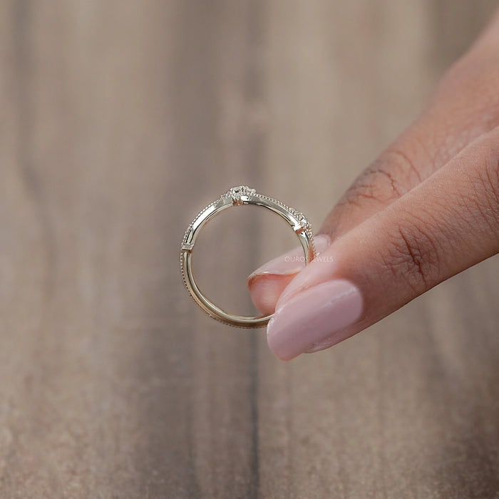 Bague à chevrons en diamants de laboratoire à coupe ronde de style couronne