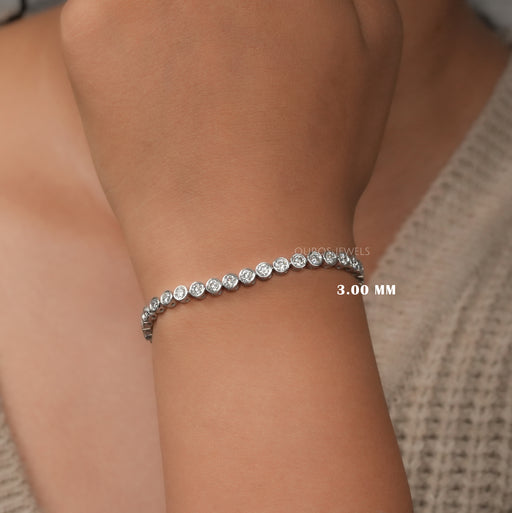 Bracelet de tennis avec diamants cultivés en laboratoire à taille ronde et sertis clos 