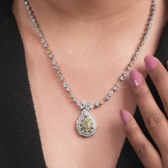 Collier en forme de larme avec poire jaune et diamant blanc