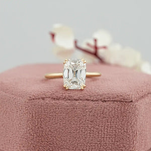 Bague solitaire en diamant de laboratoire Old Mine Cushion