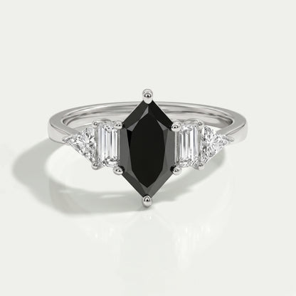 Bague d'anniversaire avec diamant noir marquise hollandaise