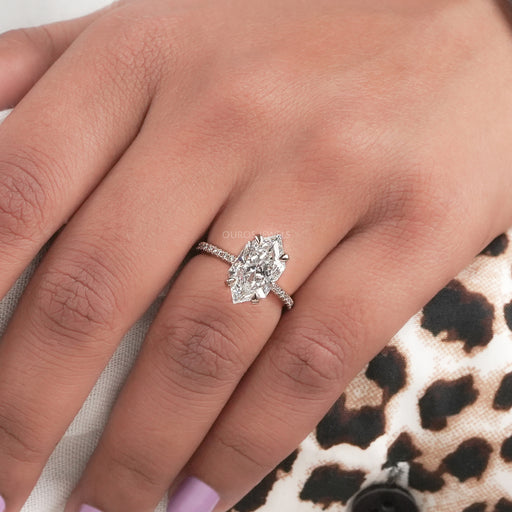 Bague solitaire avec diamant taille marquise hollandaise