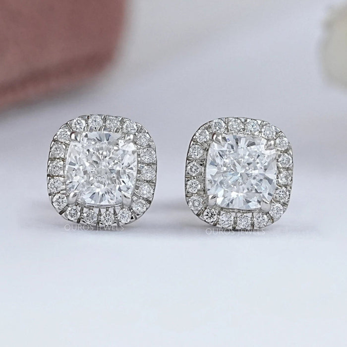 Boucles d'oreilles à tige avec halo de diamants coussin
