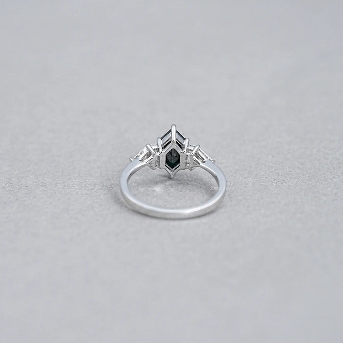 Bague d'anniversaire avec diamant noir marquise hollandaise