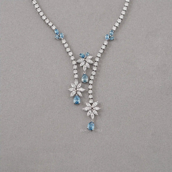 Collier avec diamants de laboratoire et diamants en forme de poire bleue