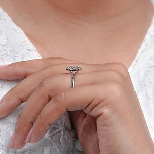 Bague de fiançailles avec solitaire en diamant taille poire