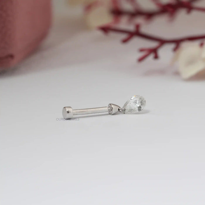 Boucle d'oreille à breloque filetée en forme de poire et de diamant