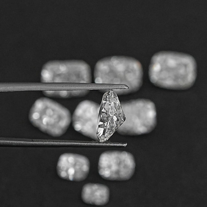 Diamant de laboratoire à coupe coussin allongée certifié IGI