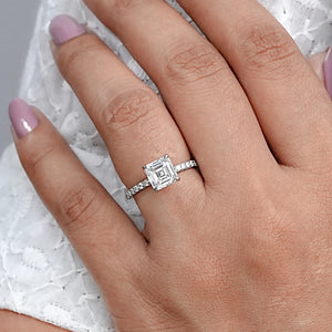 Bague de fiançailles avec diamant solitaire taille Asscher