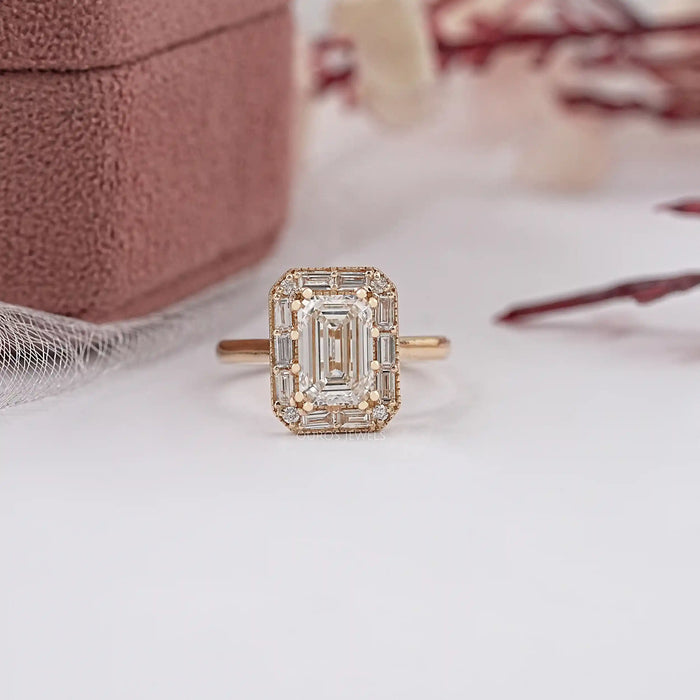 Bague de fiançailles avec diamants émeraude - monture halo baguette