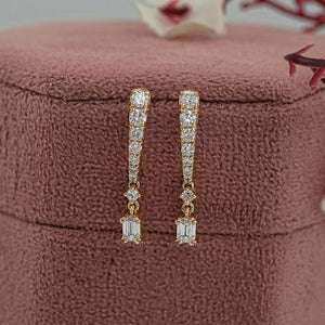 Boucles d'oreilles pendantes avec émeraude et diamant taille ronde 