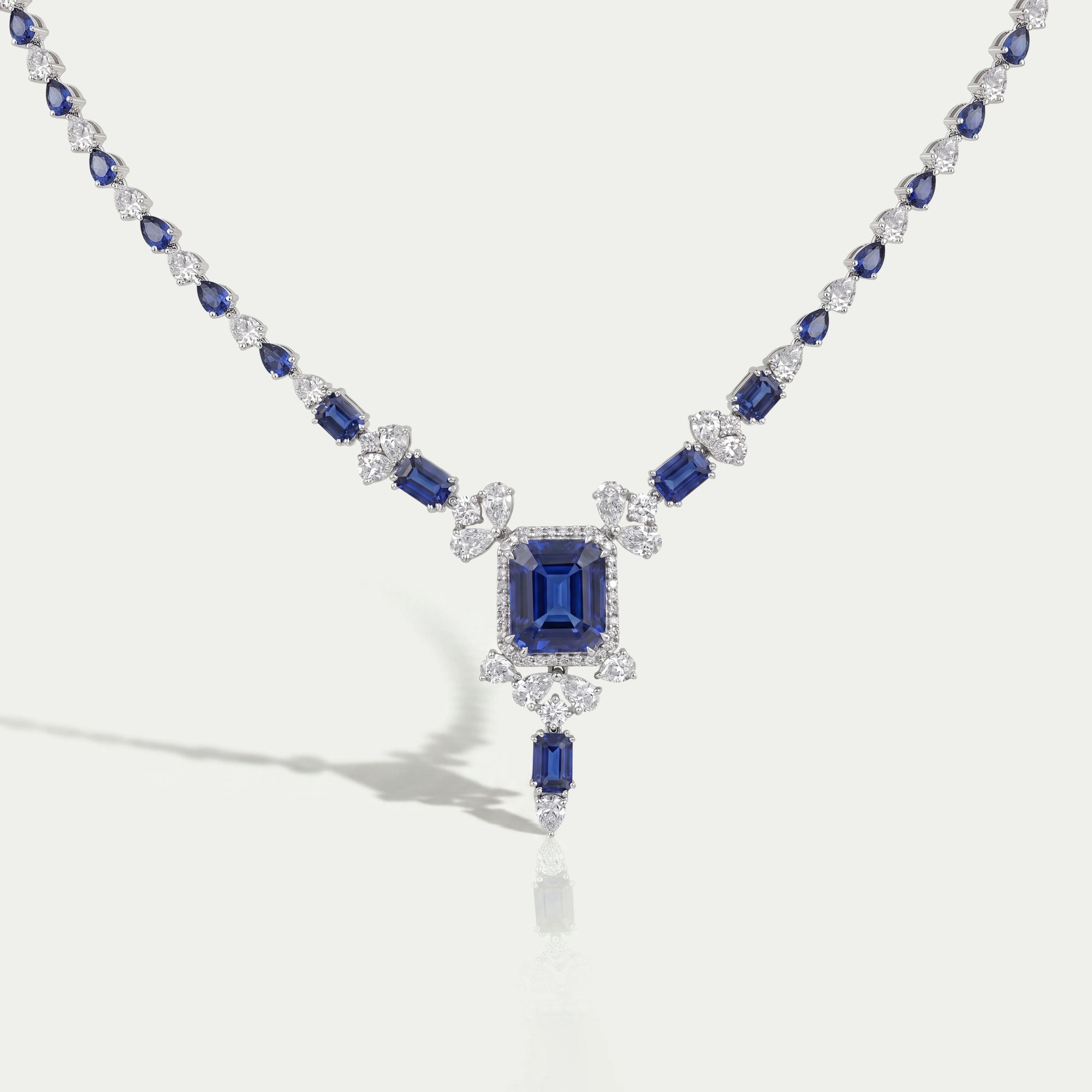 Collier en saphir taille émeraude et diamant