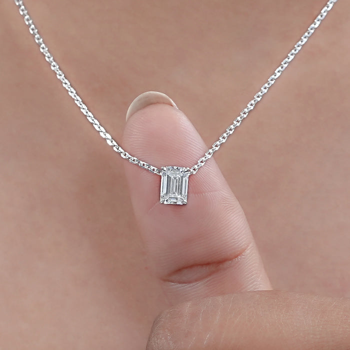 Pendentif solitaire en diamant de laboratoire taille émeraude