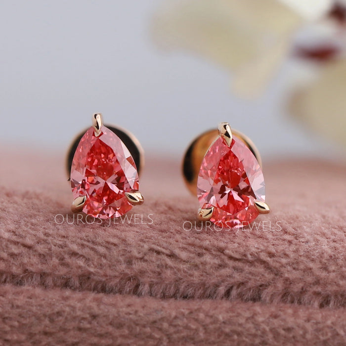 Boucles d'oreilles à tige avec solitaire en diamant de laboratoire taille poire rose