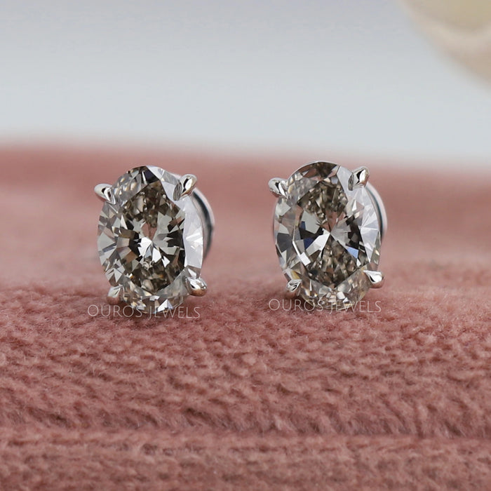 Boucles d'oreilles solitaires à tige ovale en forme d'olive