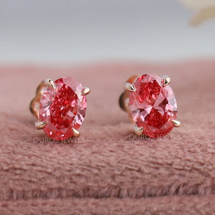 Boucles d'oreilles à tige en diamant ovale rose cultivé en laboratoire