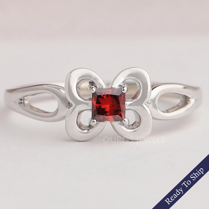 Bague délicate en forme de papillon taille princesse rouge