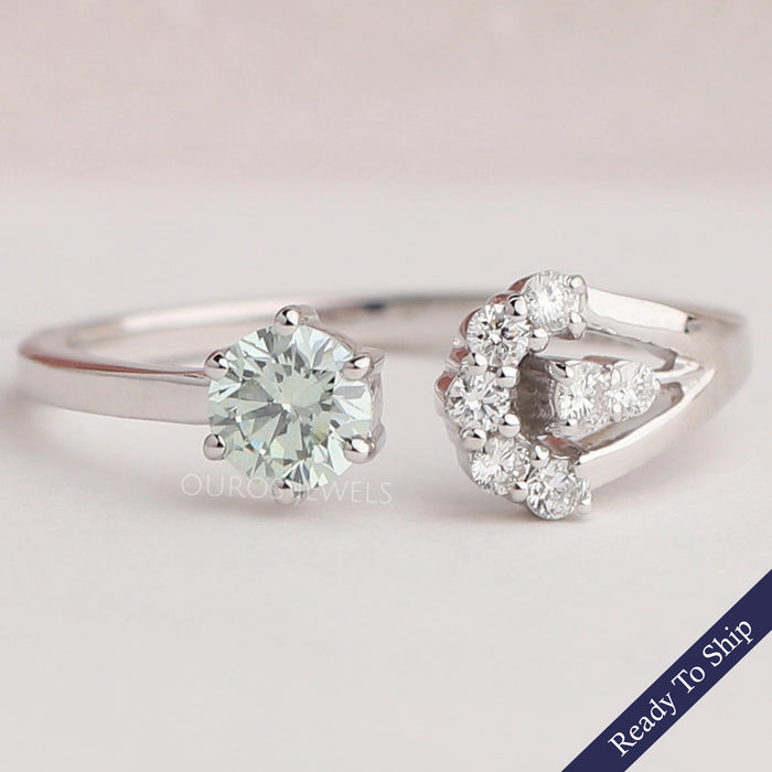 Bague délicate à manchette ouverte avec diamant rond vert