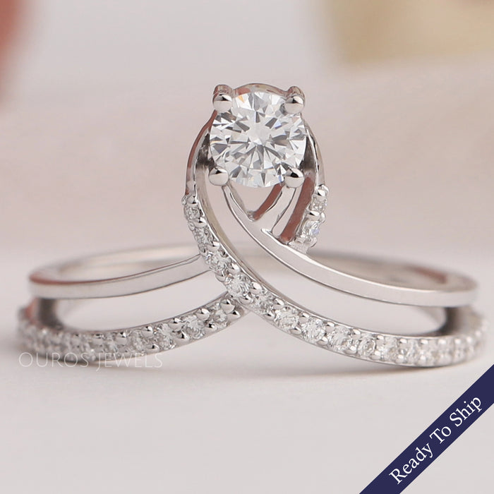 Alliance de mariage avec diamants de laboratoire à coupe ronde incurvée