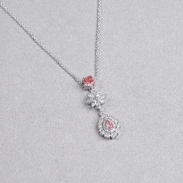 Collier avec pendentif en forme de poire et double halo de diamants