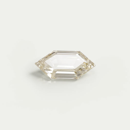 Diamant de laboratoire taille hexagonale fantaisie jaune portrait