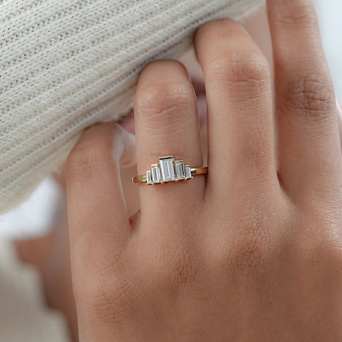 Alliance avec diamants de laboratoire taille baguette